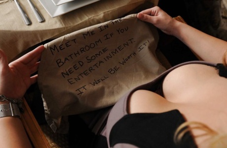 Великолепную жену Сару Ванделлу жестко трахнули после романтического ужина 4